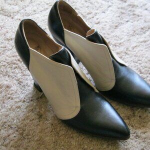 John Fluevog Women's Sz 9 black and white Heels Pointy Toe